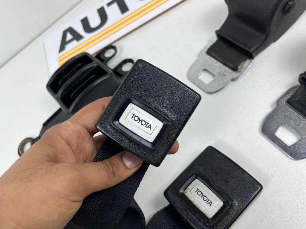 Corolla ke20 Ke25 1971 - 1974 front Seat belts OEM JDM (5)