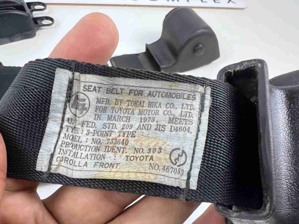 Corolla ke20 Ke25 1971 - 1974 front Seat belts OEM JDM (8)