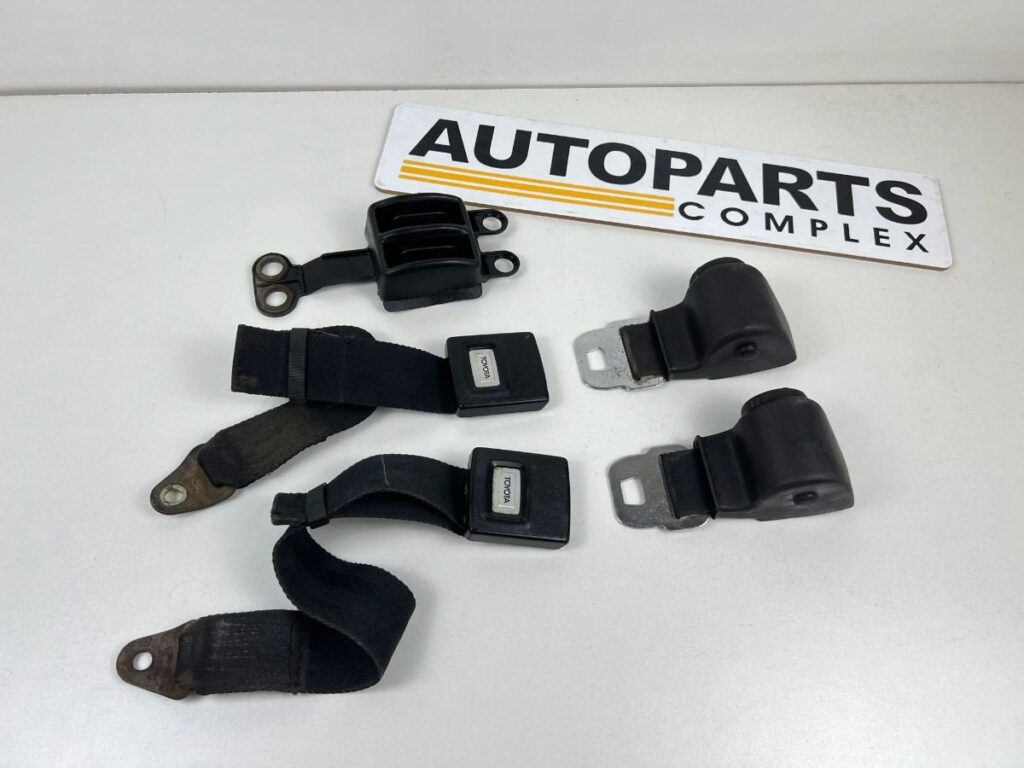 Corolla ke30 te31 ke36 front seat belts (2)