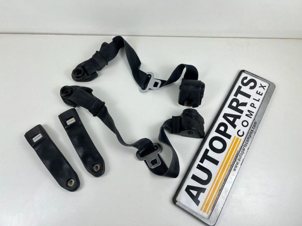 Corolla ke30 te31 ke36 front seat belts (3)