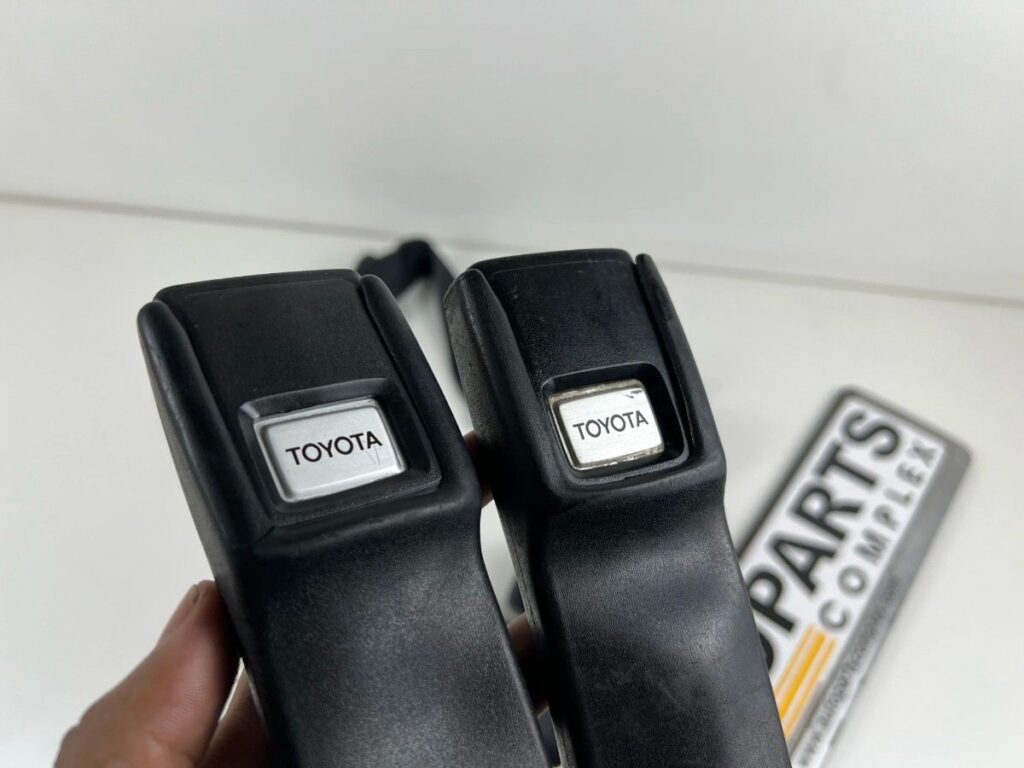 Corolla ke30 te31 ke36 front seat belts (5)