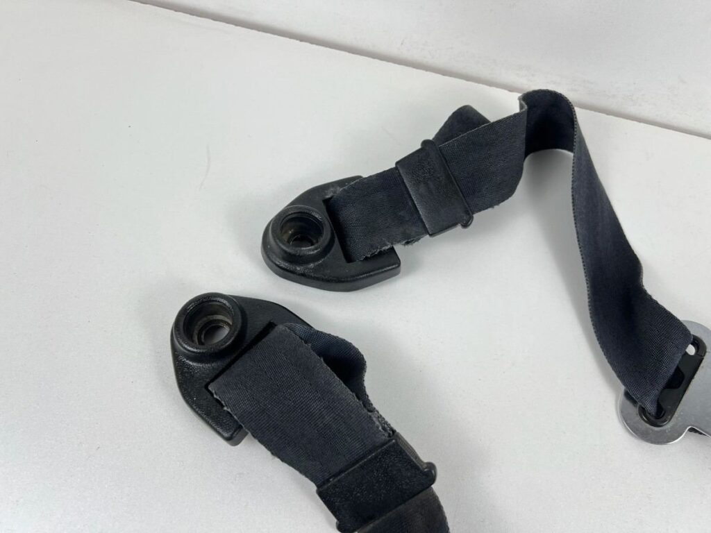 Corolla ke30 te31 ke36 front seat belts (7)
