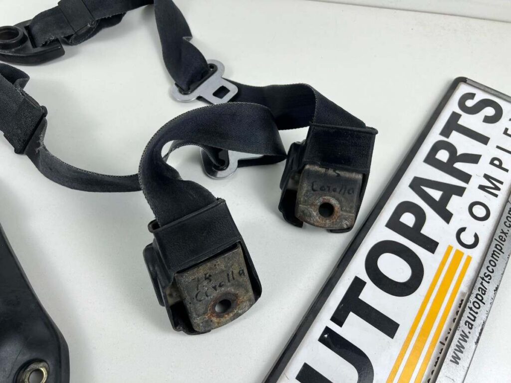 Corolla ke30 te31 ke36 front seat belts (9)