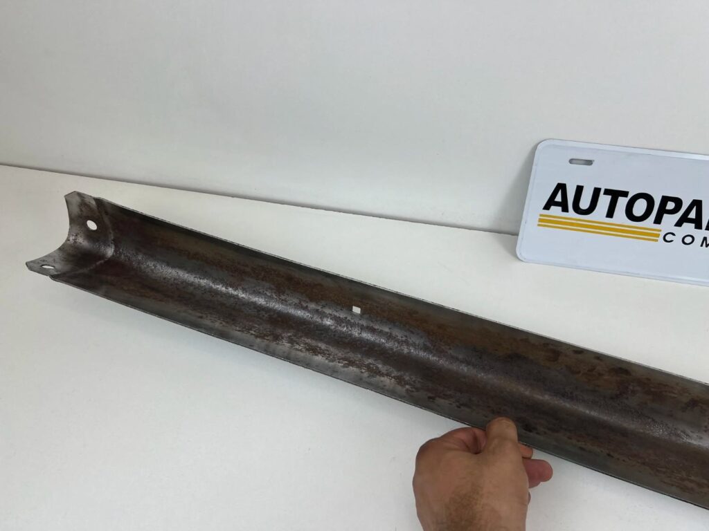 Corona RT40 OEM rear bumper bar (1)