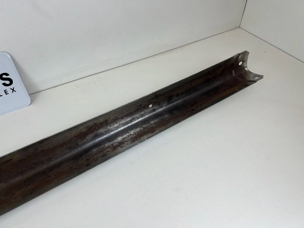 Corona RT40 OEM rear bumper bar (13)