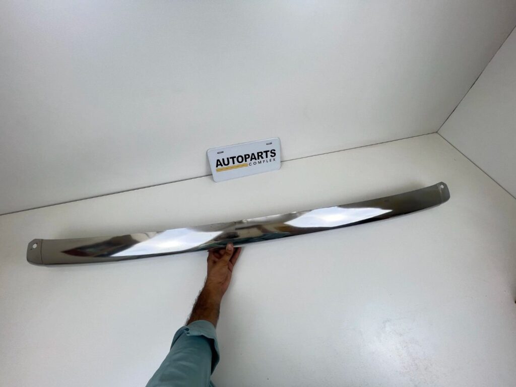 Corona RT40 OEM rear bumper bar (3)