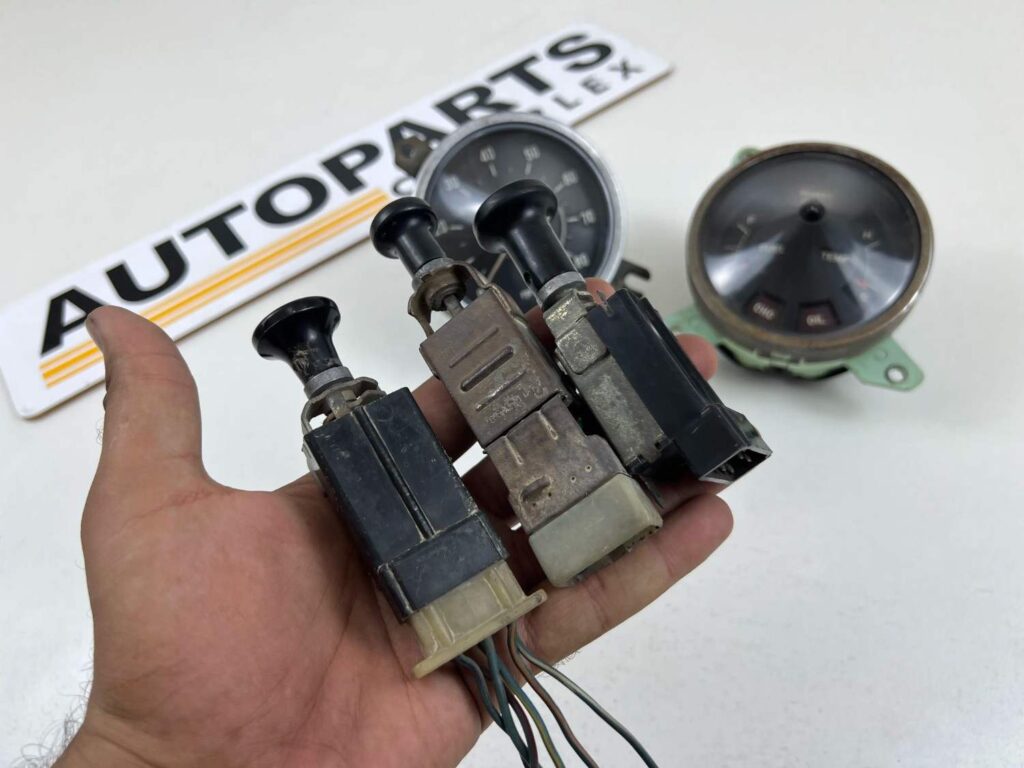 Corona RT80 RT81 Dash clusters and switches (10)