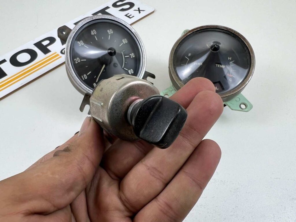 Corona RT80 RT81 Dash clusters and switches (12)