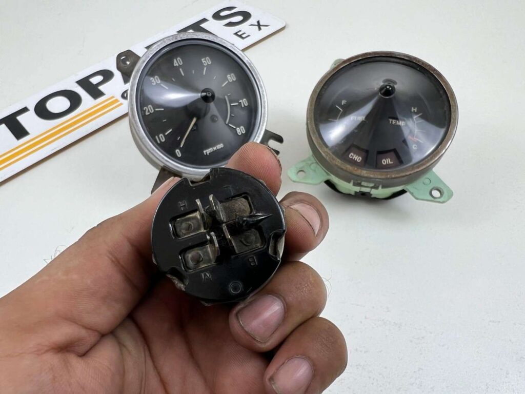 Corona RT80 RT81 Dash clusters and switches (13)