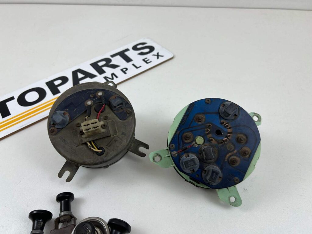 Corona RT80 RT81 Dash clusters and switches (14)