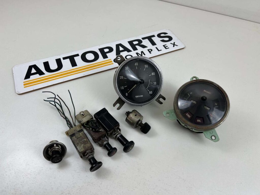 Corona RT80 RT81 Dash clusters and switches (2)