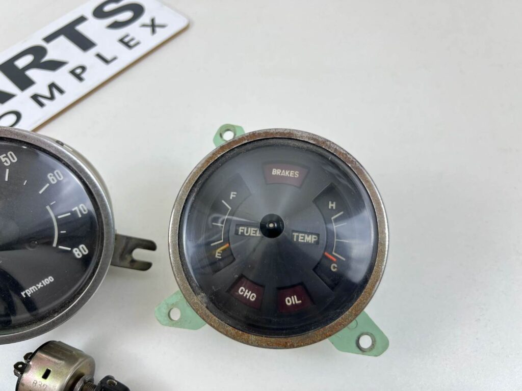 Corona RT80 RT81 Dash clusters and switches (4)
