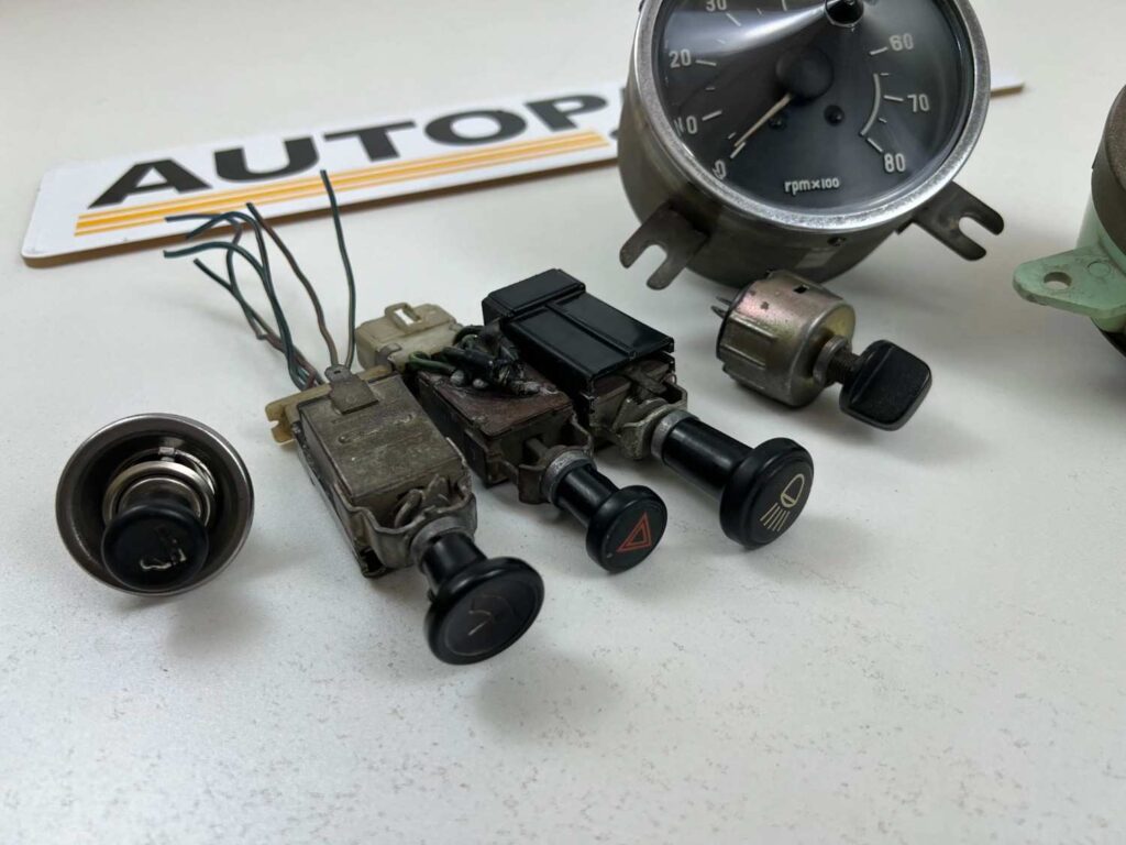 Corona RT80 RT81 Dash clusters and switches (5)