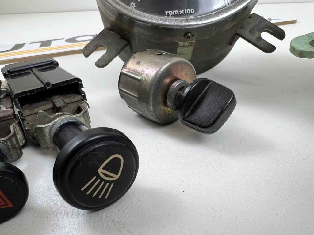 Corona RT80 RT81 Dash clusters and switches (7)
