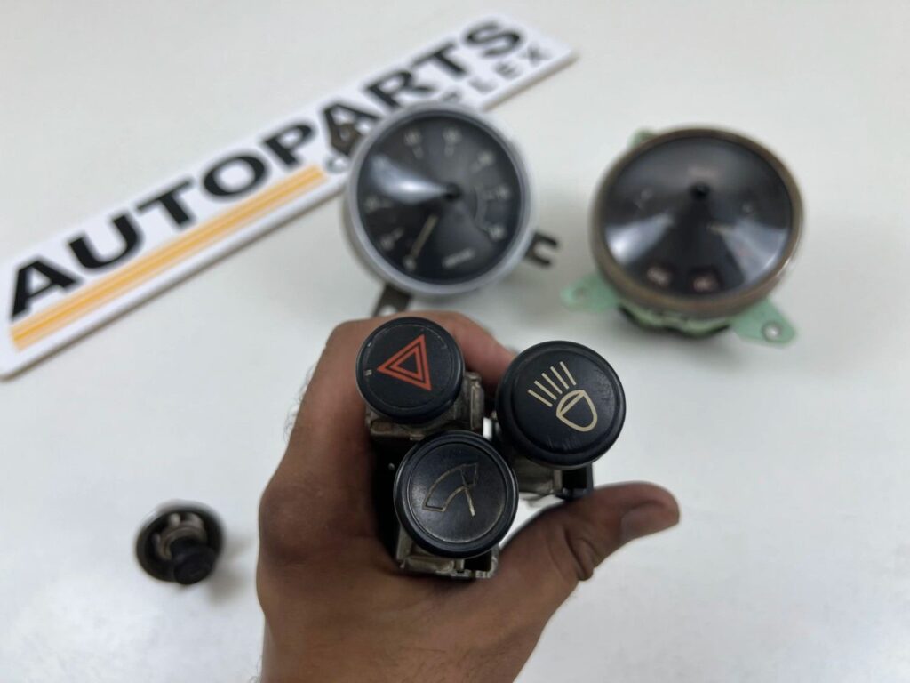 Corona RT80 RT81 Dash clusters and switches (9)