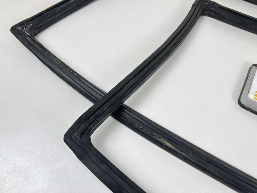 Corona RT80 RT81 front and rear windshield rubber (3)
