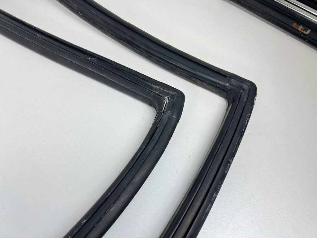 Corona RT80 RT81 front and rear windshield rubber (6)
