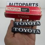 Corona Rt100 Rt105 Rt110 1977 trunk lid Toyota badge (2-piece) (3)