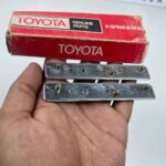 Corona Rt100 Rt105 Rt110 1977 trunk lid Toyota badge (2-piece) (5)