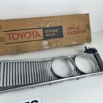 Corona rt81 Rt8# 1972 1973 NOS OEM radiator grille (11)
