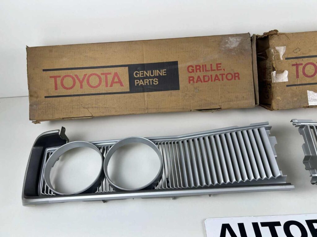 Corona rt81 Rt8# 1972 1973 NOS OEM radiator grille (12)