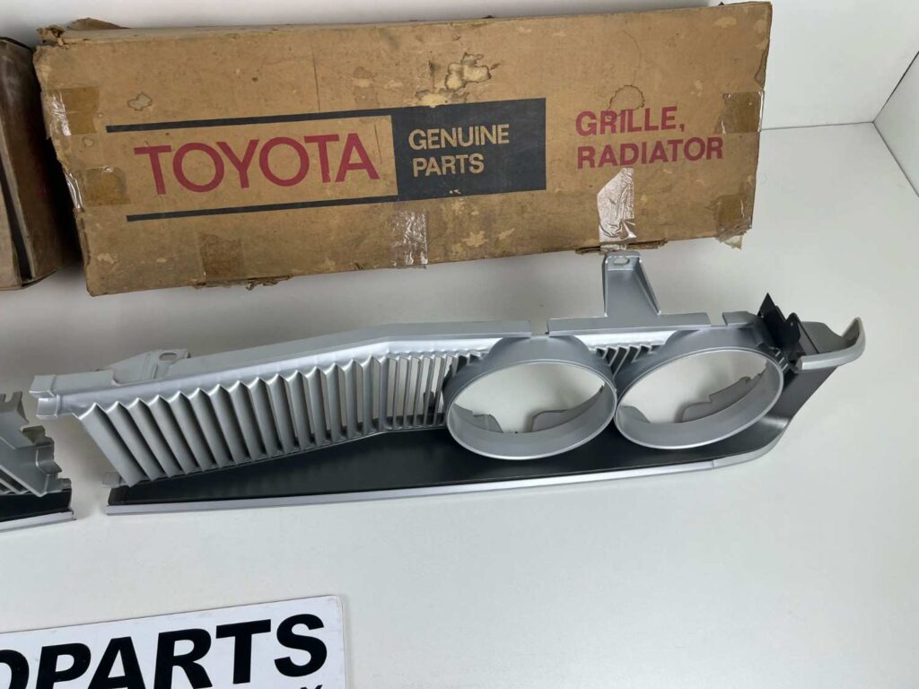 Corona rt81 Rt8# 1972 1973 NOS OEM radiator grille (15)