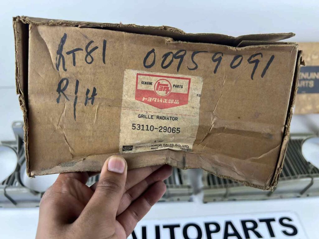Corona rt81 Rt8# 1972 1973 NOS OEM radiator grille (18)