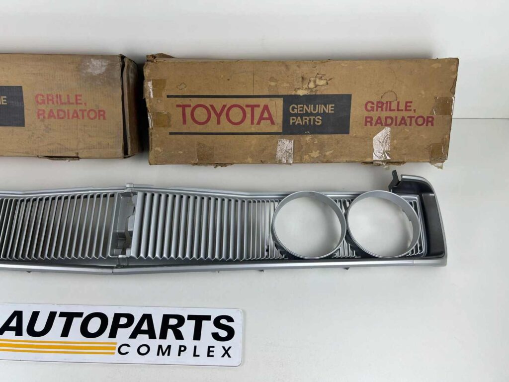 Corona rt81 Rt8# 1972 1973 NOS OEM radiator grille (4)