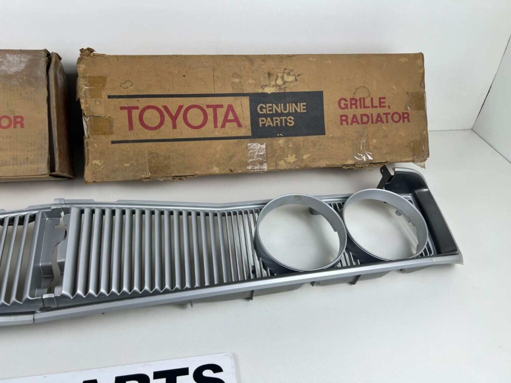 Corona rt81 Rt8# 1972 1973 NOS OEM radiator grille (6)