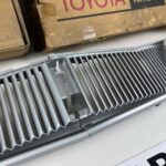 Corona rt81 Rt8# 1972 1973 NOS OEM radiator grille (9)