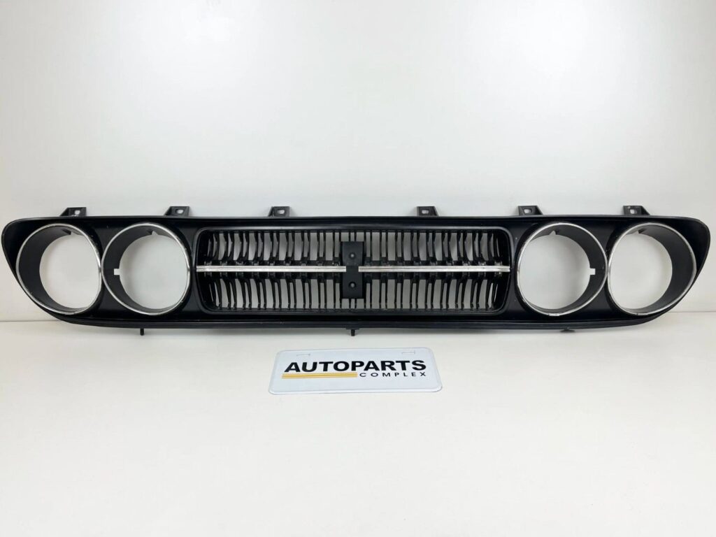 DATSUN VIOLET 160J 710 Front Radiator Grille (2)