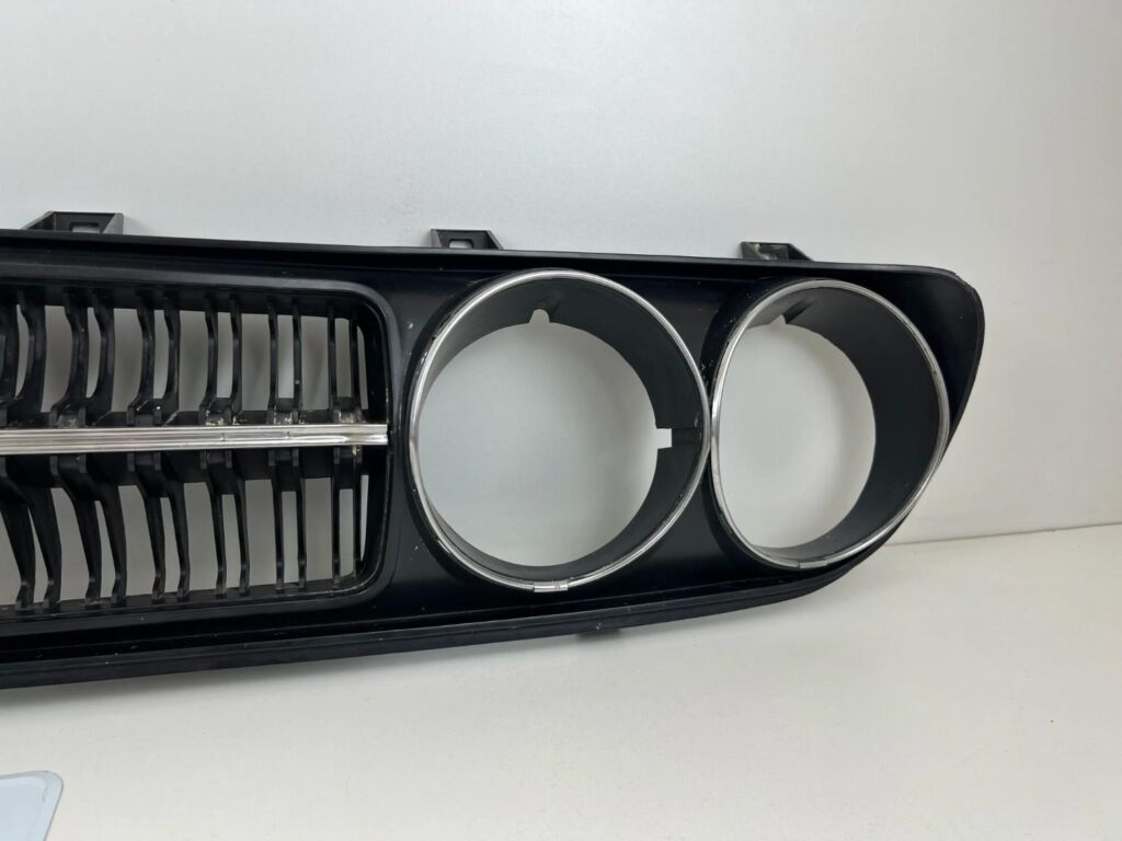DATSUN VIOLET 160J 710 Front Radiator Grille (3)