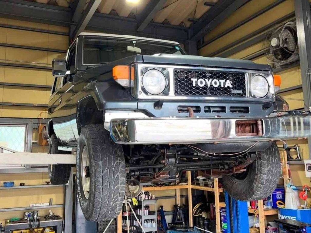Genuine Toyota Land Cruiser 70 Series Chrome Front Grille BJ70 BJ73 HJ60 Diesel OEM 1985 - 1987 (1)
