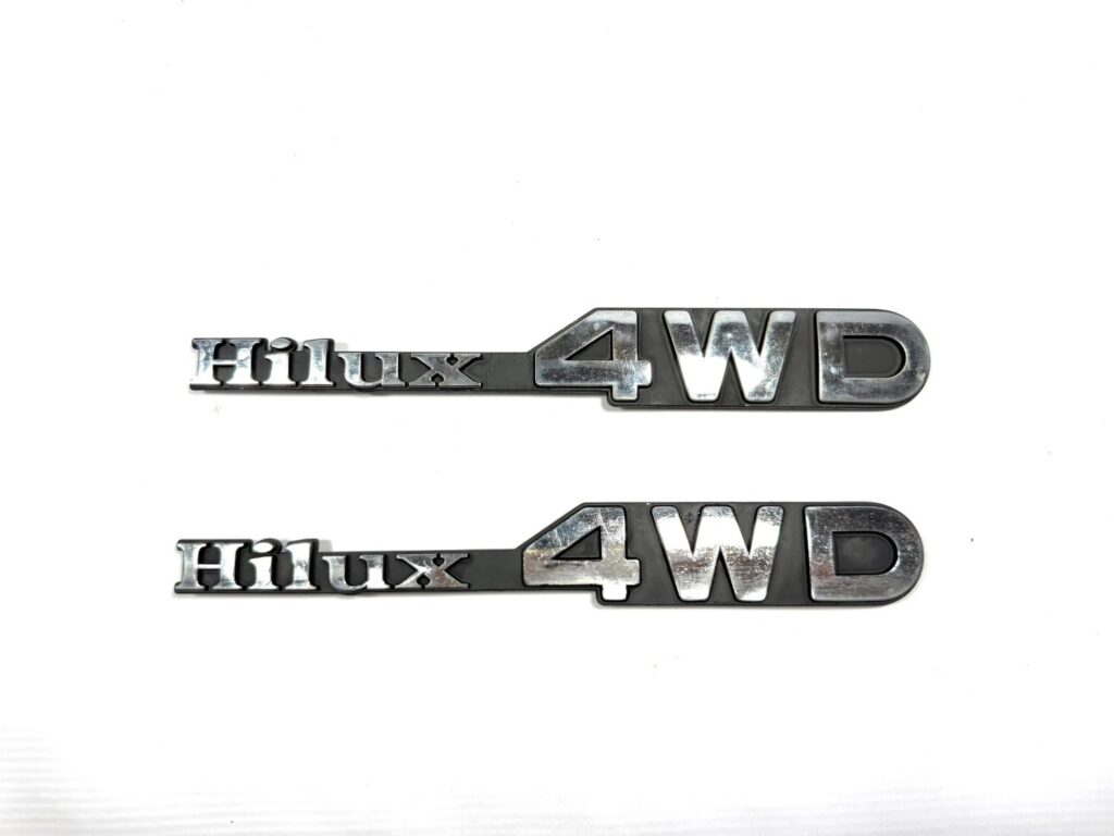 Hilux 1979 - 1983 fender 4wd badges OEM (4)