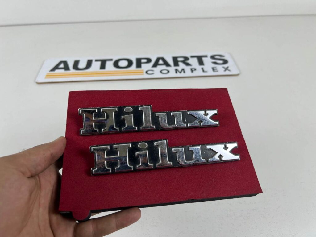 Hilux 1979 - 1983 fender badges pair (2)