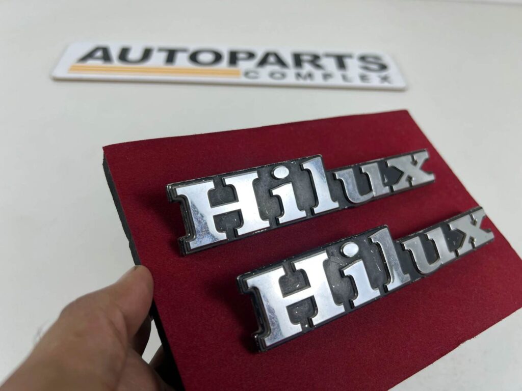 Hilux 1979 - 1983 fender badges pair (3)