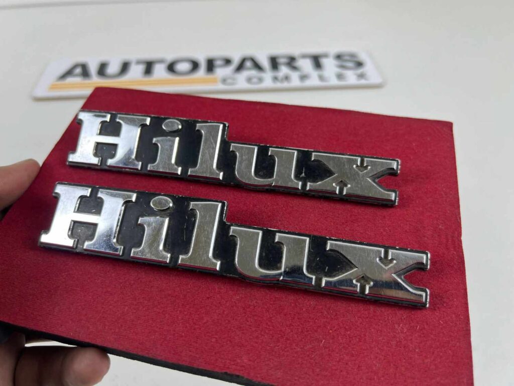 Hilux 1979 - 1983 fender badges pair (4)