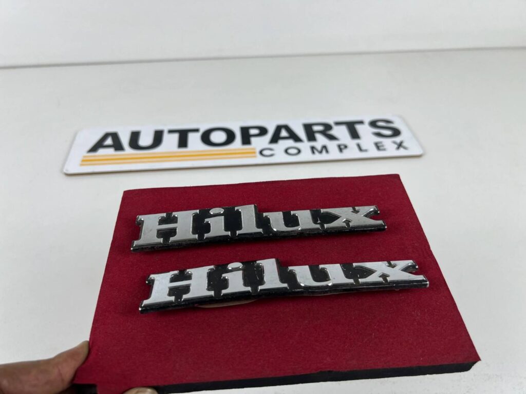 Hilux 1979 - 1983 fender badges pair (5)