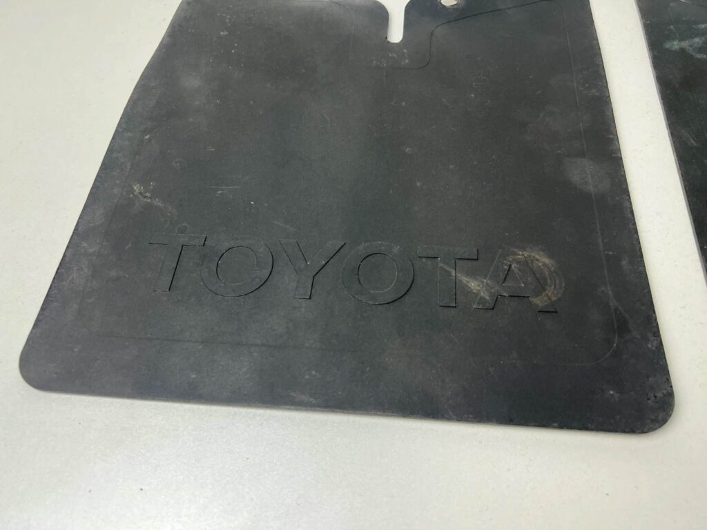 Hilux 1979 - 1983 front OEM mud flaps (5)