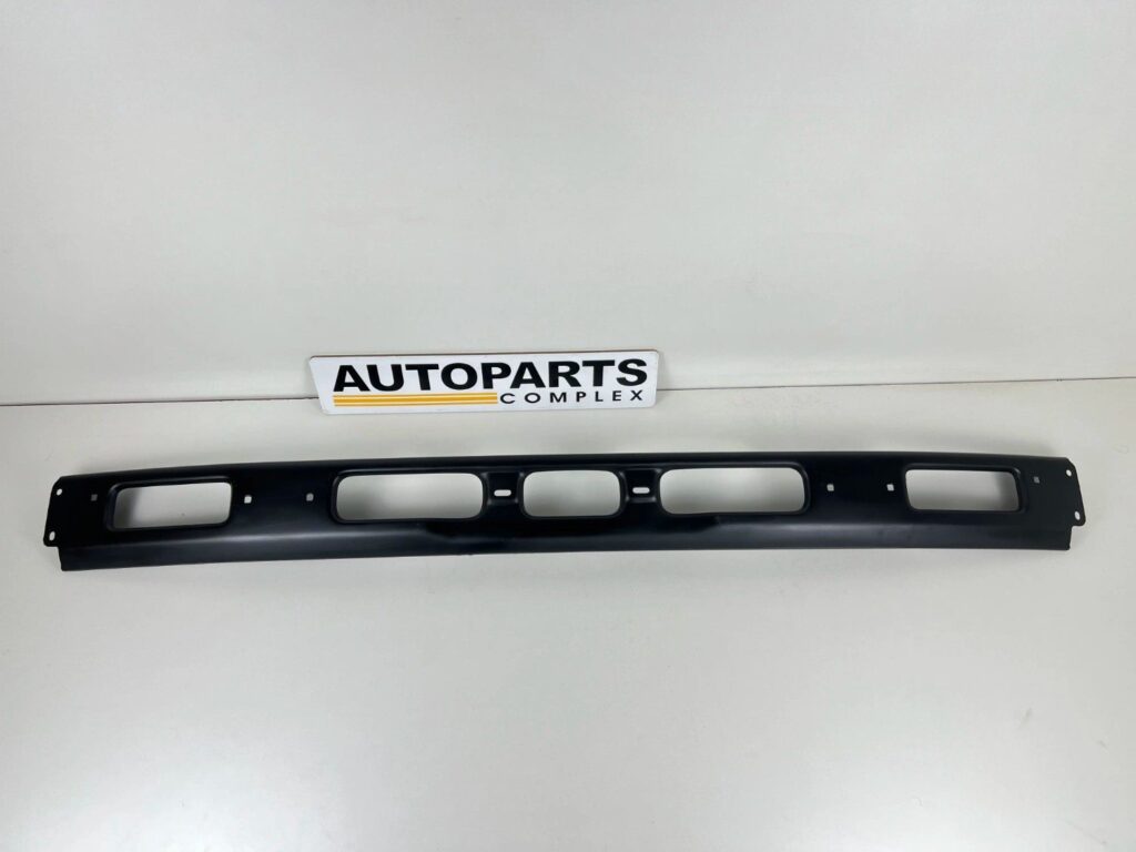 Hilux pickup 1981 1982 1983 4WD OEM front bumper bar (2)