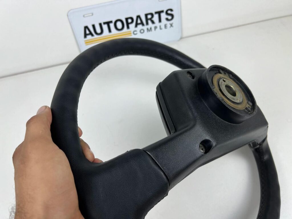Hilux pickup 4runner 1st gen 1984 - 1988 4wd JDM steering wheel (1)