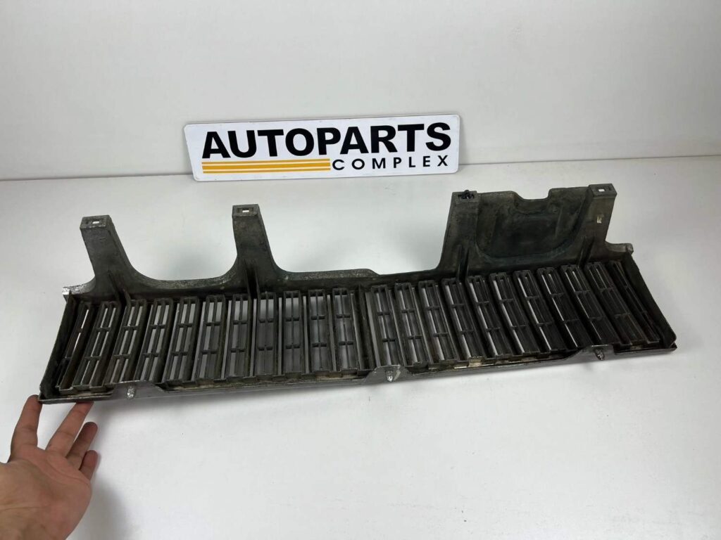 Nissan Cedric 430 Y30 radiator grille (8)