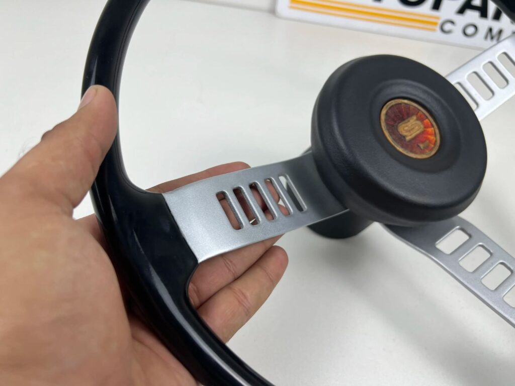 Nissan Datsun Sunny b210 GX Rare steering wheel (11)