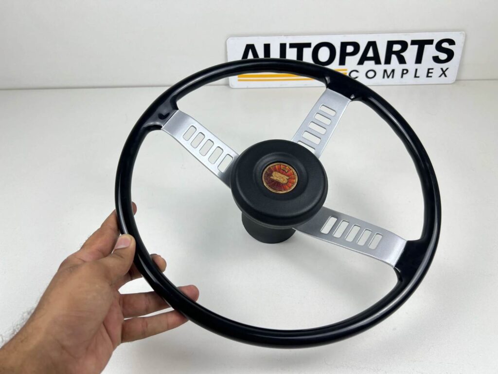 Nissan Datsun Sunny b210 GX Rare steering wheel (12)
