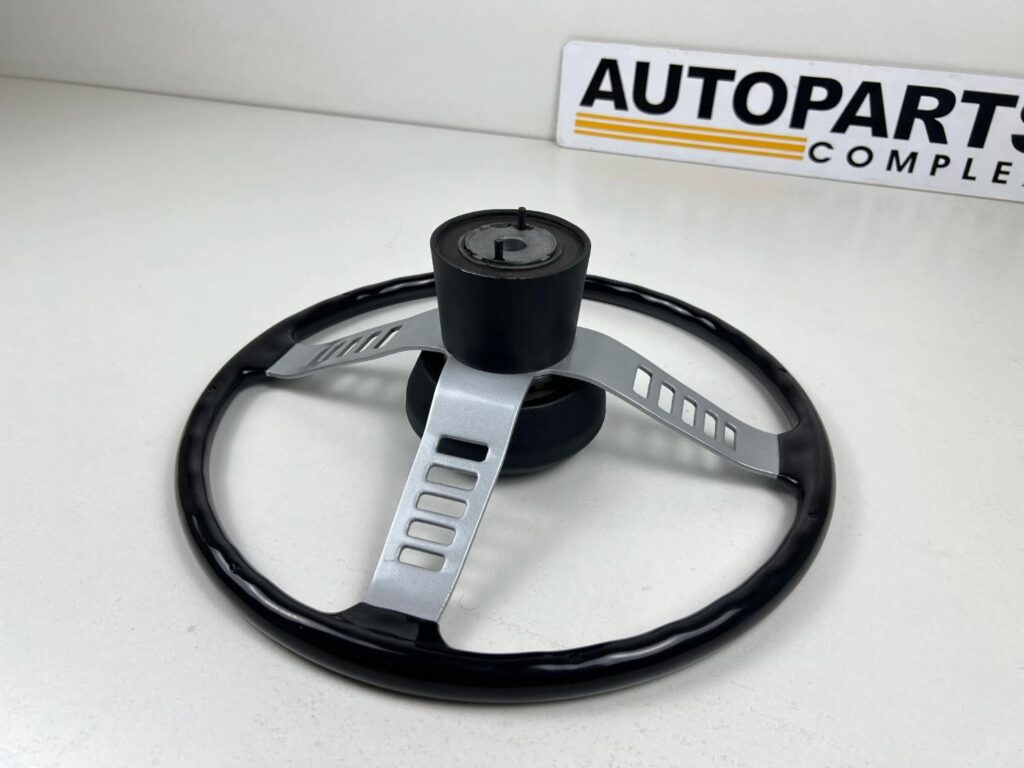 Nissan Datsun Sunny b210 GX Rare steering wheel (15)