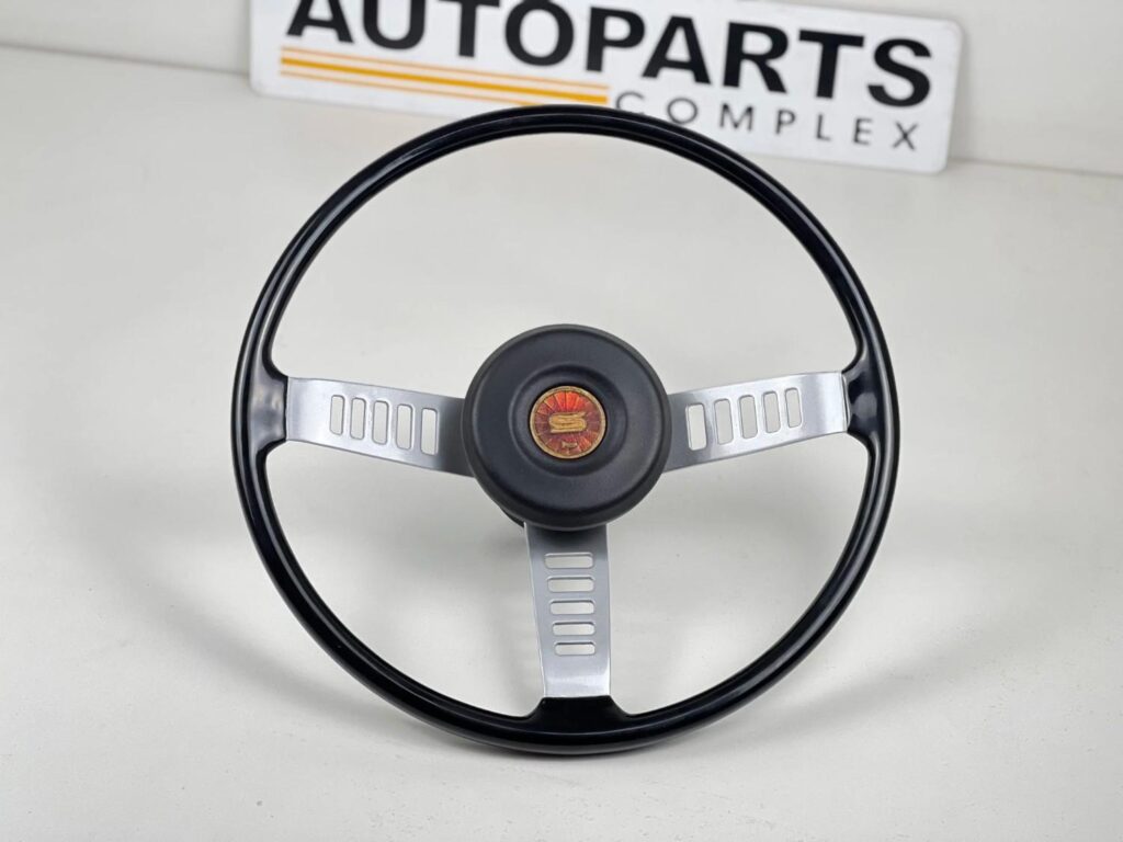 Nissan Datsun Sunny b210 GX Rare steering wheel (2)