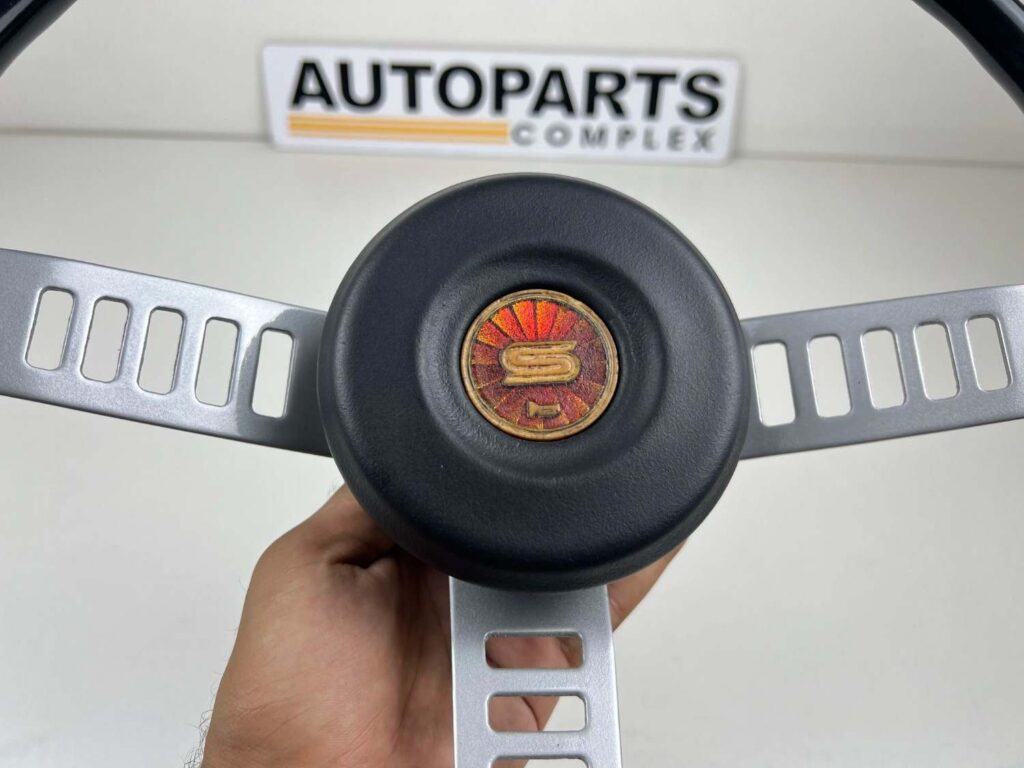 Nissan Datsun Sunny b210 GX Rare steering wheel (4)