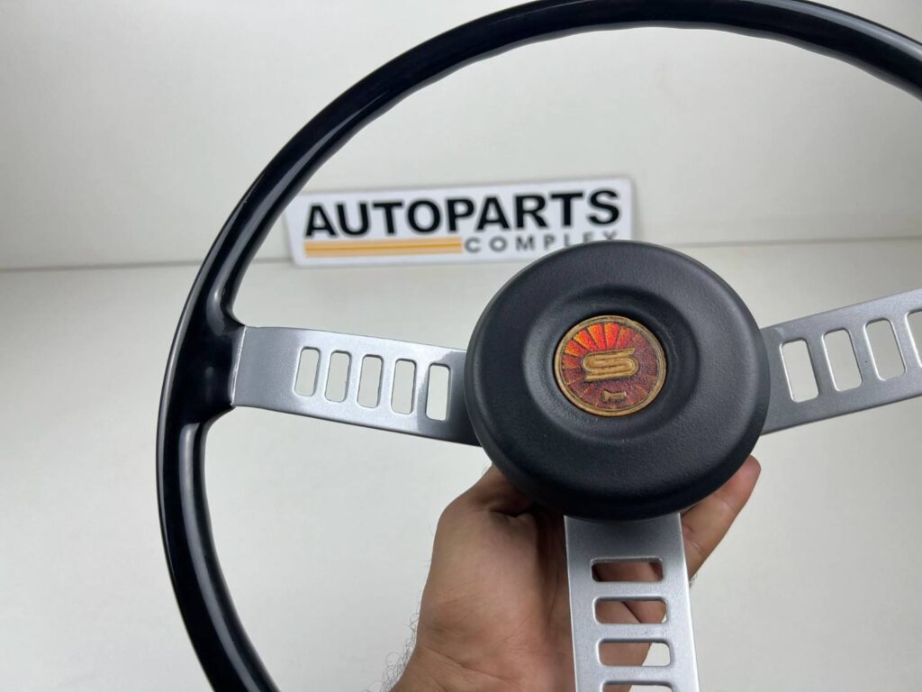 Nissan Datsun Sunny b210 GX Rare steering wheel (5)