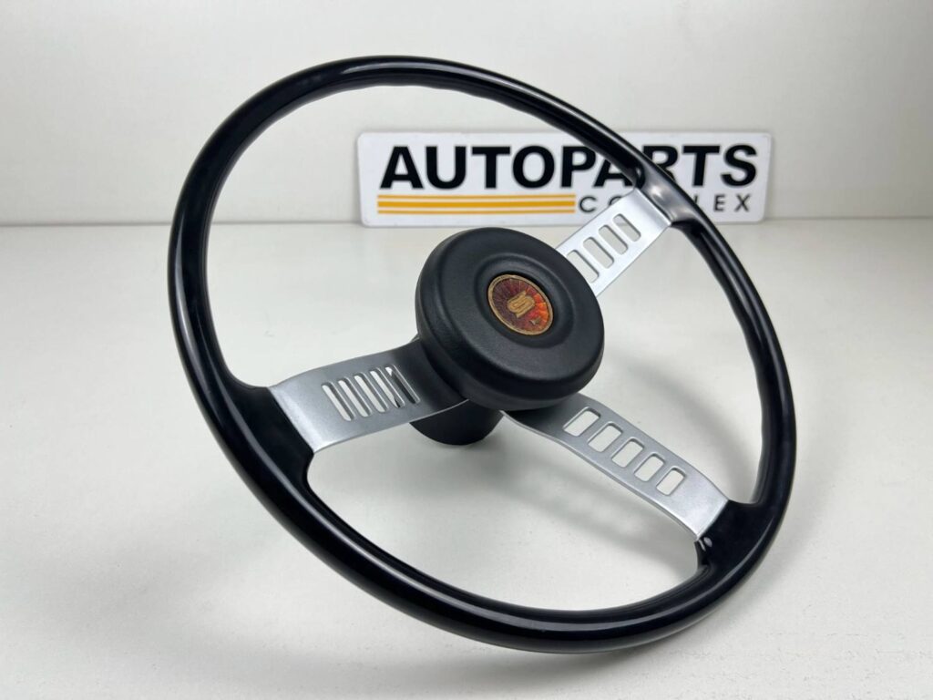 Nissan Datsun Sunny b210 GX Rare steering wheel (8)