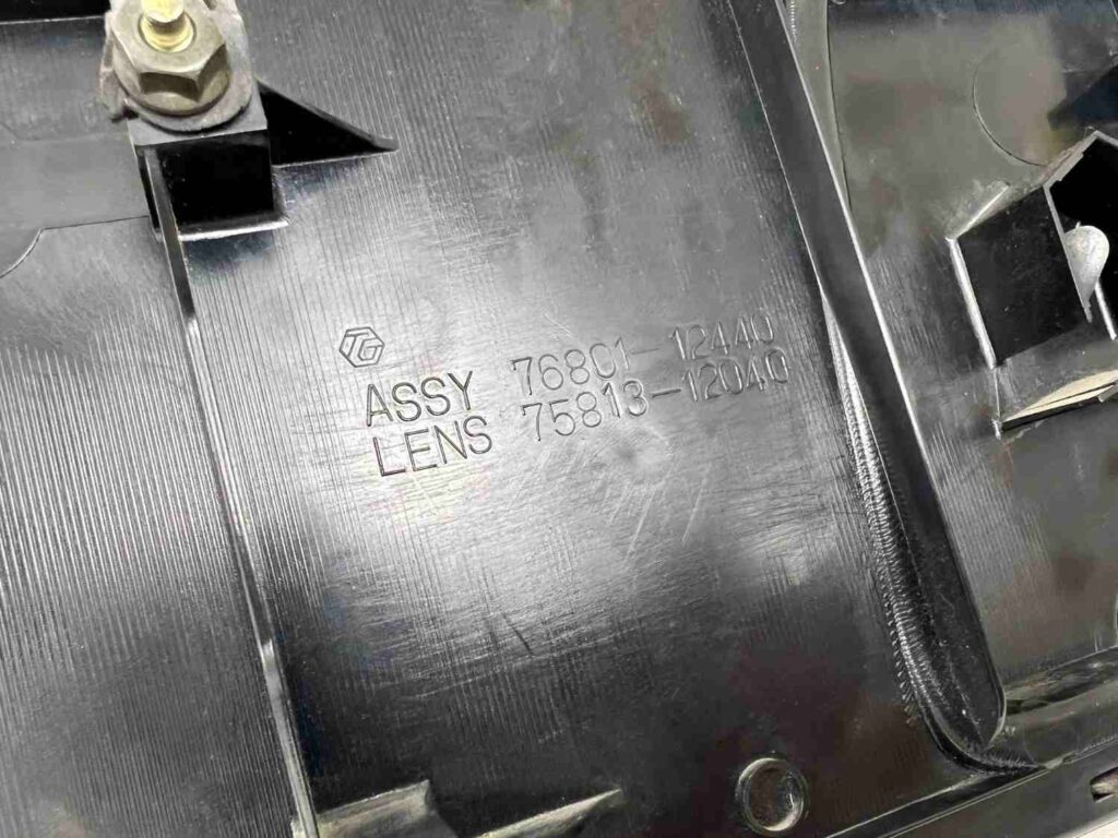 OEM Toyota Corolla AE100 AE101 Rear Trunk Lid Garnish Panel (1993–1997) – Mint Condition (11)